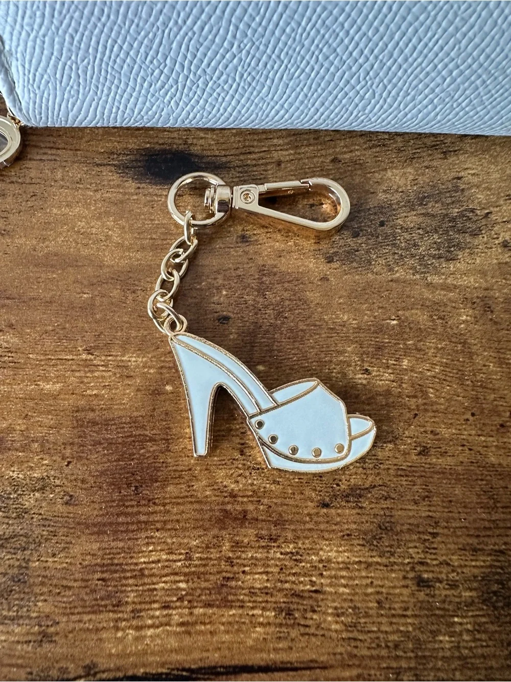 Candie's White Textured Zip Wallet with Gold Logo Zipper High Heel Charm NWOT